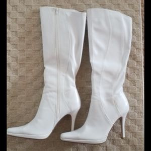 VERY SEXY WHITE BOOTS